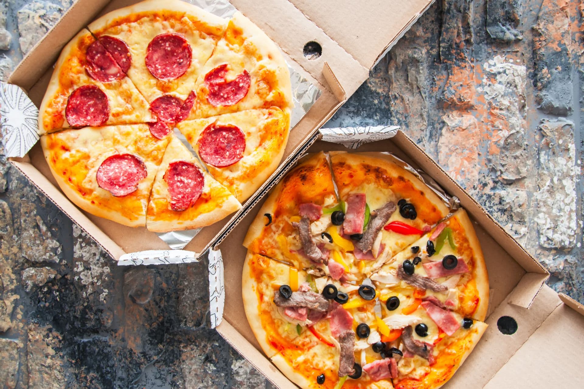 W jakie opakowania jednorazowe warto zaopatrzyć pizzerię?